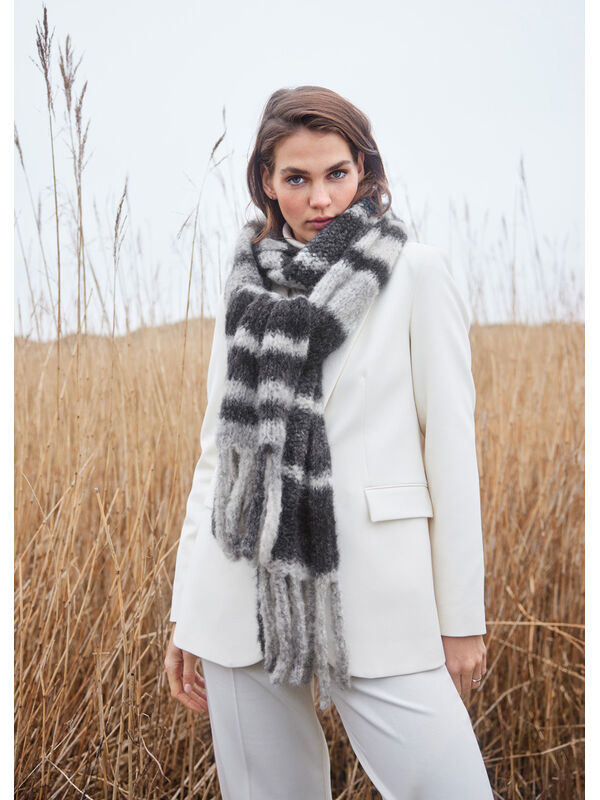 Lana Grossa SCARF Gigante