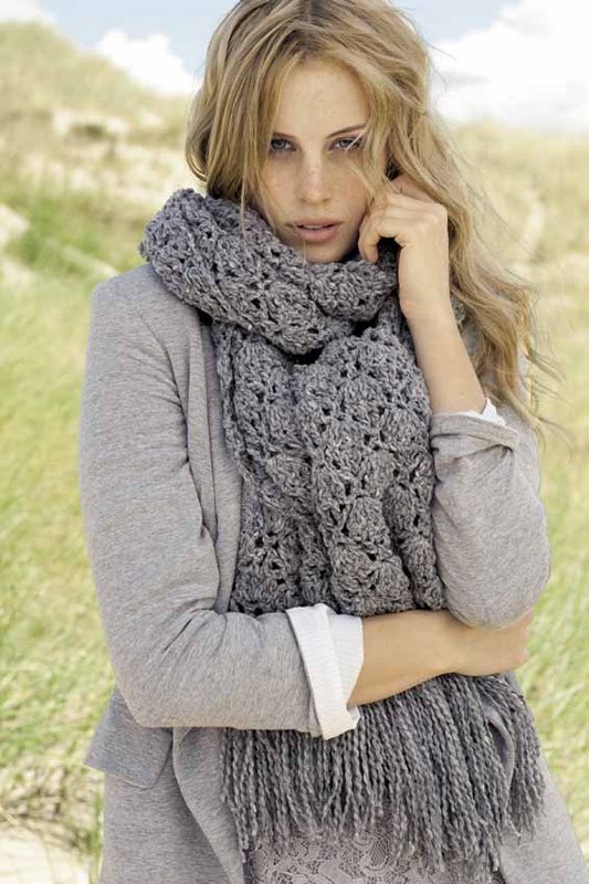 Lana Grossa CROCHET SCARF IN SHELL PATTERN Royal Tweed